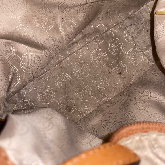 Michael Kors Bedford Tassel Shoulder Bag (BROKEN STRAP) - Picture 8 of 11